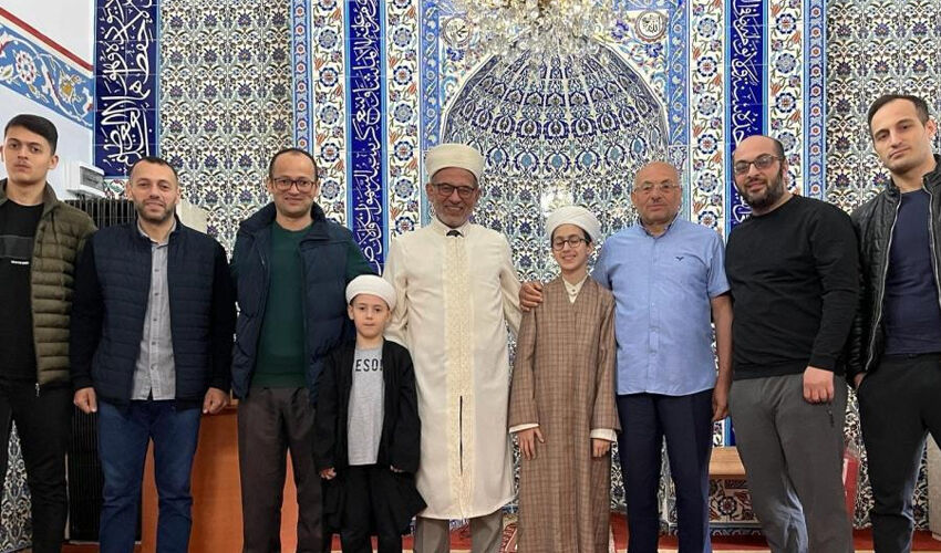 Yer Bağcılar: Tartıştığı imamı okla vurdu, cemaat saldırganı hemen etkisiz hale getirdi Yer Bağcılar: Tartıştığı imamı okla vurdu, dersini esnaf anında verdi - 1. Resim