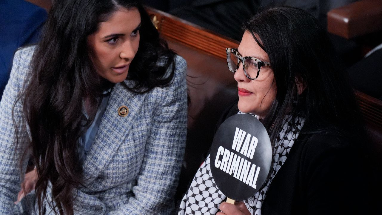 ABD Temsilciler Meclisi&#039;ne seçilen ilk Müslüman kadınlardan olan Rashida Tlaib, Netanyahu&#039;yu protesto etti