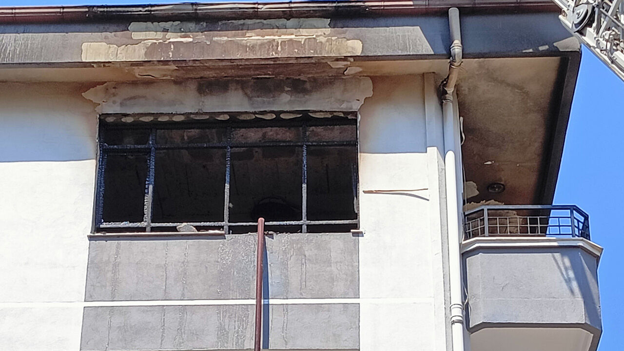 Ankara'nın Çankaya ilçesinde yangın dehşeti! Anne ve iki çocuğu alevler arasında kaldı - 2. Resim