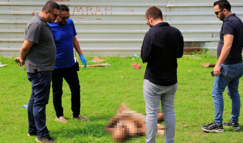 Antalya’da şüpheli ölüm: Parkta yarı çıplak halde cesedi bulundu Antalya’da şüpheli ölüm: Parkta yarı çıplak halde cesedi bulundu - 1. Resim