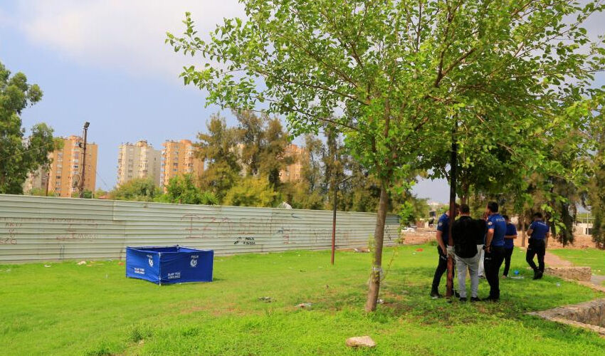 Antalya’da şüpheli ölüm: Parkta yarı çıplak halde cesedi bulundu Antalya’da şüpheli ölüm: Parkta yarı çıplak halde cesedi bulundu - 3. Resim