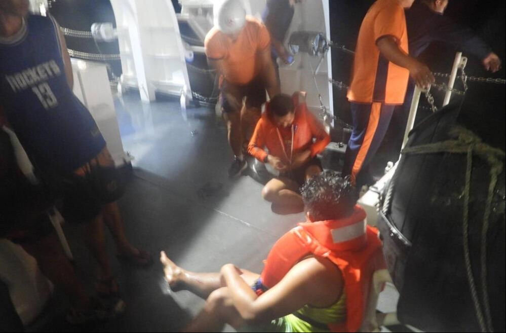 Gaemi Tayfunu Filipinler'de yakıt dolu tankeri alabora etti Gaemi Tayfunu Filipinler'de yakıt dolu tankeri alabora etti - 2. Resim