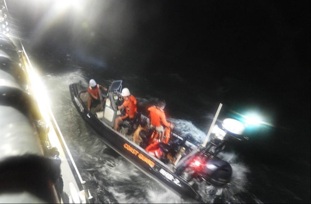 Gaemi Tayfunu Filipinler'de yakıt dolu tankeri alabora etti Gaemi Tayfunu Filipinler'de yakıt dolu tankeri alabora etti - 1. Resim