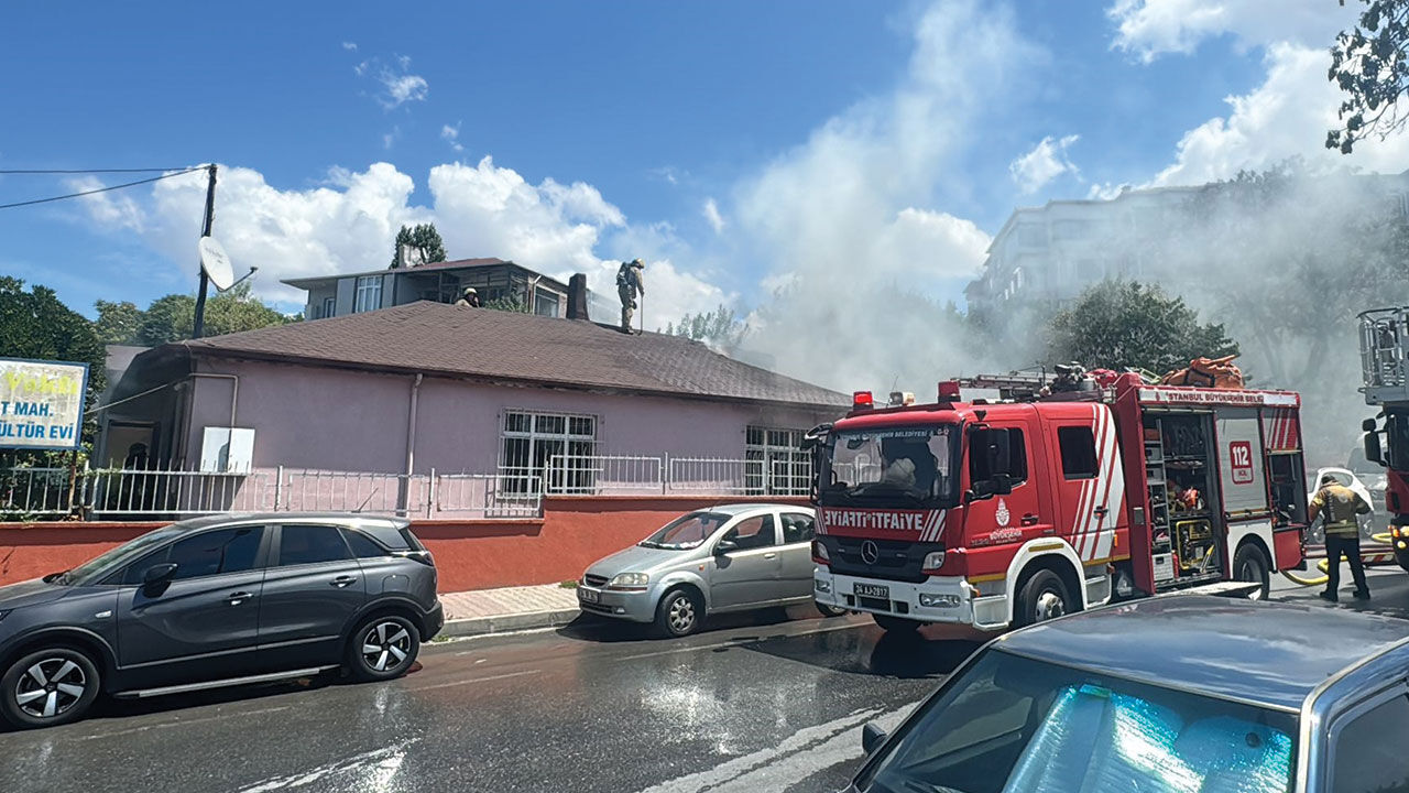 Küçükçekmece'deki Cemevi ve Kültür Merkezi'nde korkutan yangın - 1. Resim