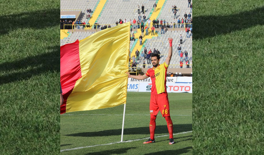 Orta sahaya diktiği bayrak transferine engel oldu! Karşıyaka'ya imza atan Gencer Cansev, ertesi gün ayrılmak zorunda kaldı Orta sahaya diktiği bayrak transferine engel oldu! Karşıyaka'ya imza atan Gencer Cansev, ertesi gün ayrılmak zorunda kaldı - 1. Resim