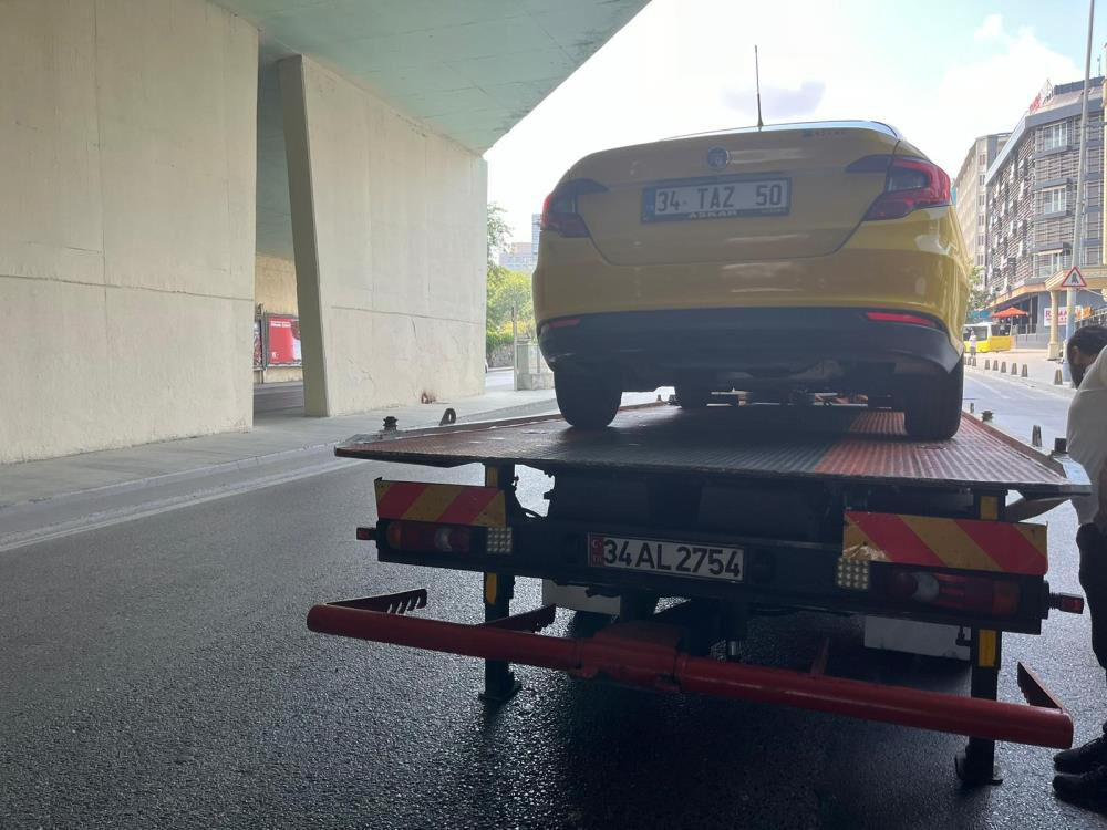 Taksimetre açmadan turistten 600 lira istedi! Taksici çektiği fiyatın 16 katını ödeyecek - 1. Resim