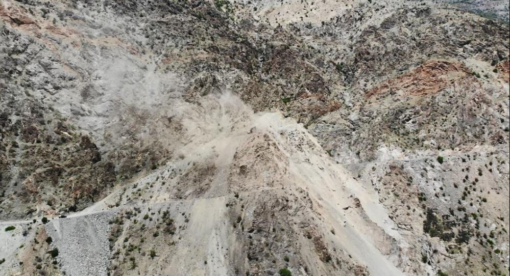 25 gün mahsur kaldılar! Köyden çıkmak için ölümü göze aldılar... 25 gün mahsur kaldılar! Artvin'de zorlu mücadele, bellerine ip bağlayarak çıktılar... - 5. Resim