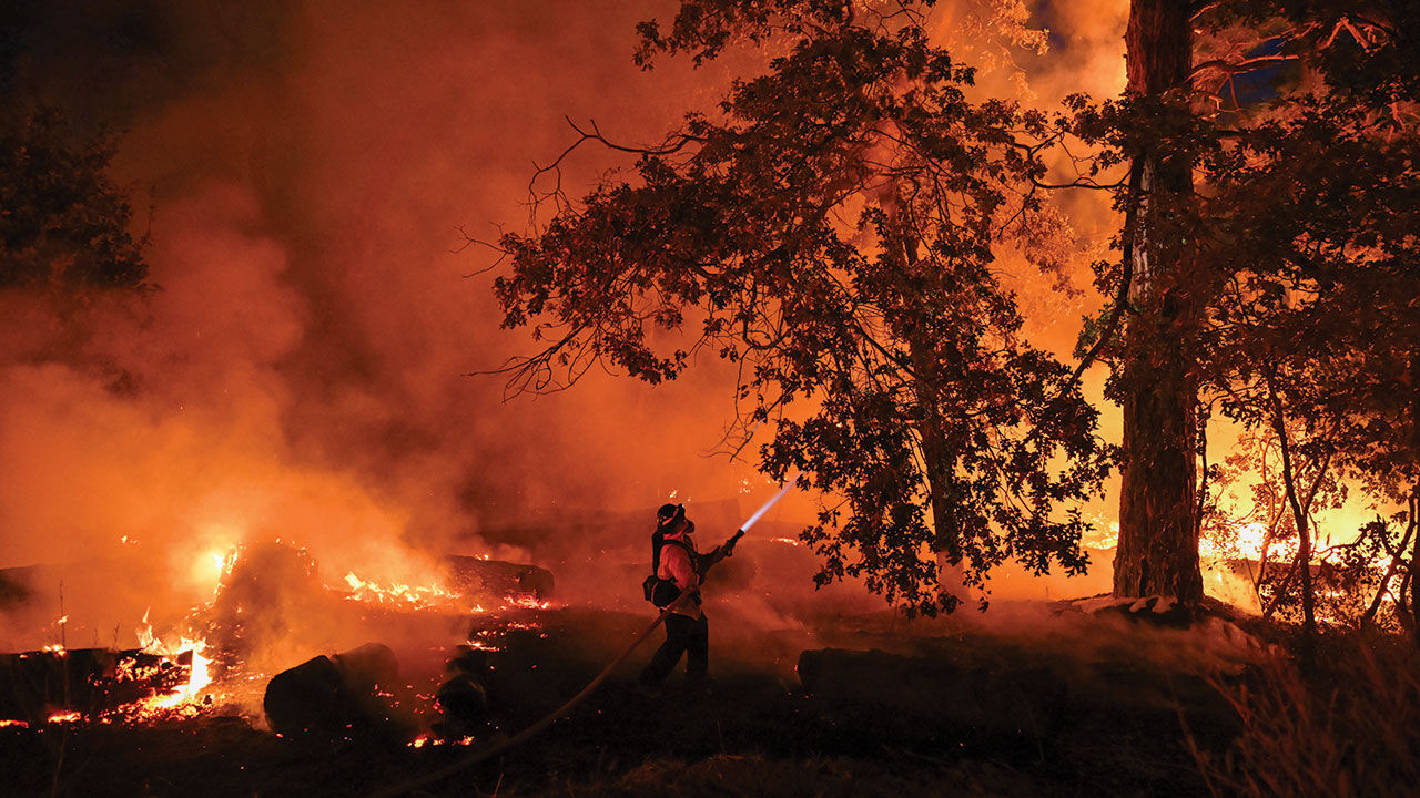 ABD California'daki orman yangınından evler ve araçlar küle döndü! Dünya korkuyla izliyor - 4. Resim
