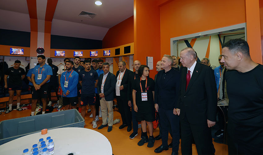 Başakşehir'e sürpriz yapan Cumhurbaşkanı Erdoğan'dan tebessüm ettiren soru: Kaç çocuğun var? - 1. Resim