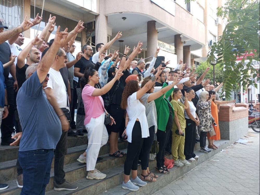 CHP’li belediyede bayıltan mobbinge MHP'den bozkurt işaretli tepki CHP’li belediyede bayıltan mobbinge MHP'den bozkurt işaretli tepki - 2. Resim