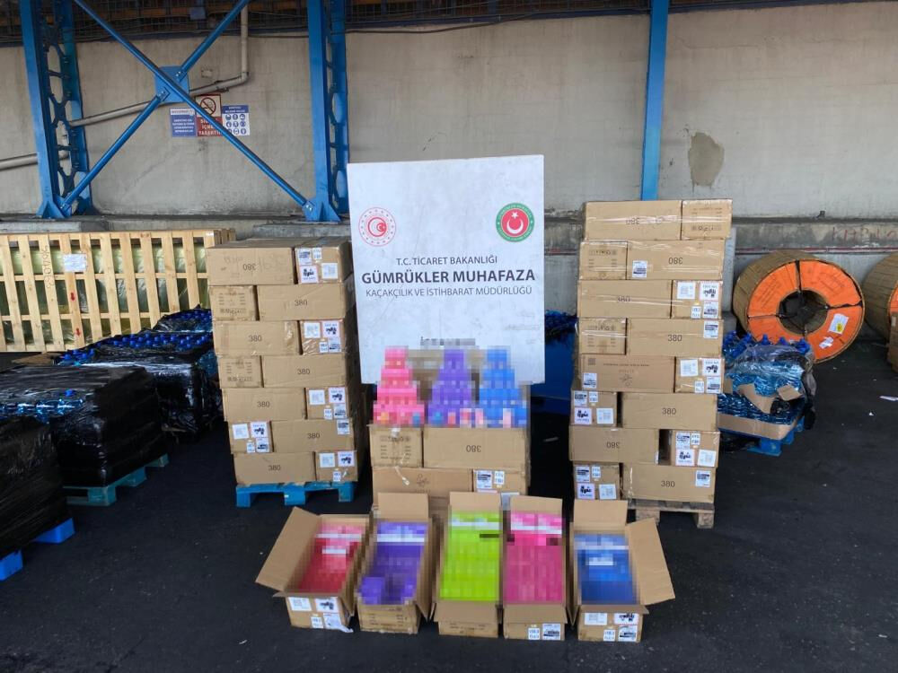 İstanbul Ambarlı Limanı'ndaki operasyon 30 milyon liralık kaçak elektronik sigara yakalandı İstanbul Ambarlı Limanı'ndaki operasyon 30 milyon liralık kaçak elektronik sigara yakalandı - 1. Resim