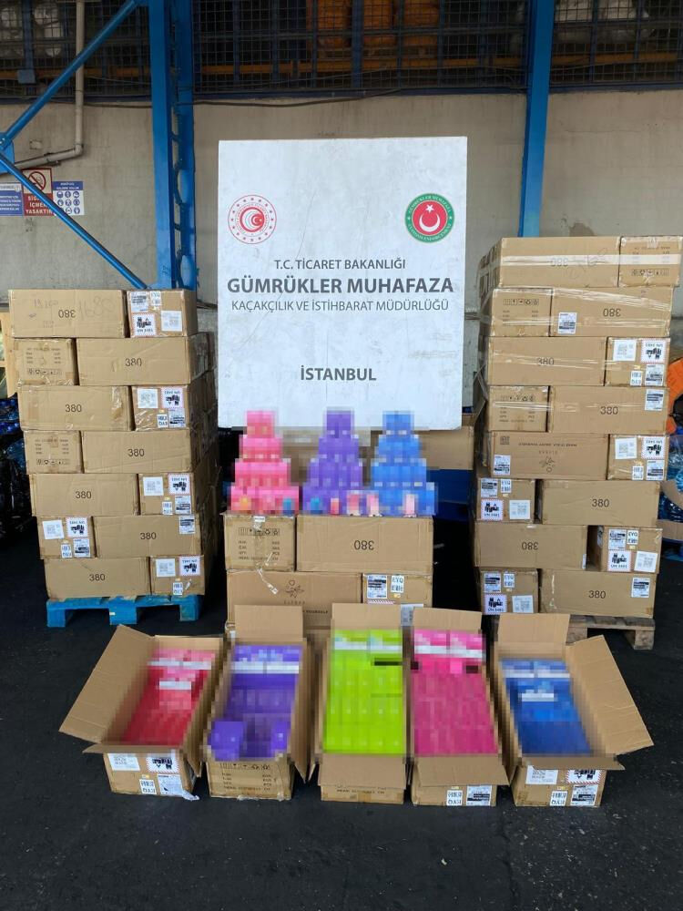 İstanbul Ambarlı Limanı'ndaki operasyon 30 milyon liralık kaçak elektronik sigara yakalandı İstanbul Ambarlı Limanı'ndaki operasyon 30 milyon liralık kaçak elektronik sigara yakalandı - 2. Resim