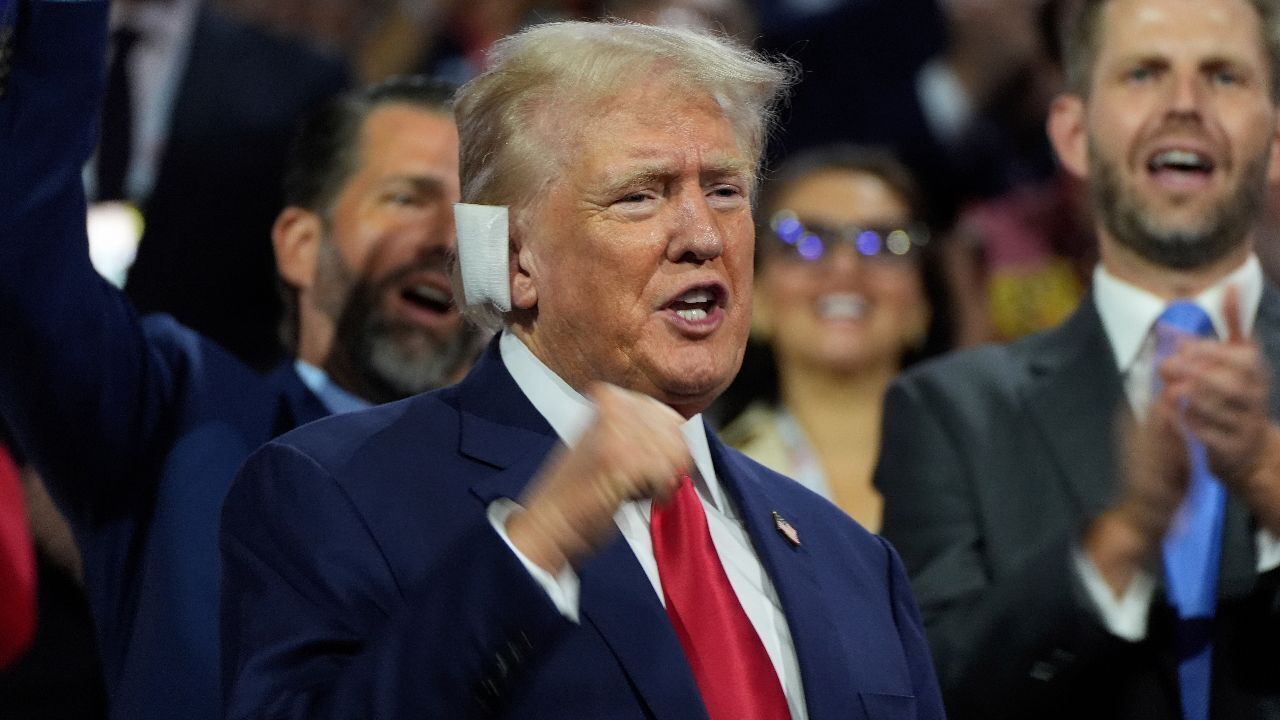 Trump'a suikast bilmecesi! Gerçekten kulağından vuruldu mu? Beyaz Saray'daki doktorundan açıklama geldi - 2. Resim