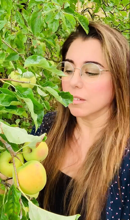 Ülkeyi terk edip İsviçre'ye yerleşmişti! Şimdilerde köy hayatı yaşayan Seher Dilovan son halini paylaştı Ülkeyi terk edip İsviçre'ye yerleşmişti! Şimdilerde köy hayatı yaşayan Seher Dilovan son halini paylaştı - 1. Resim