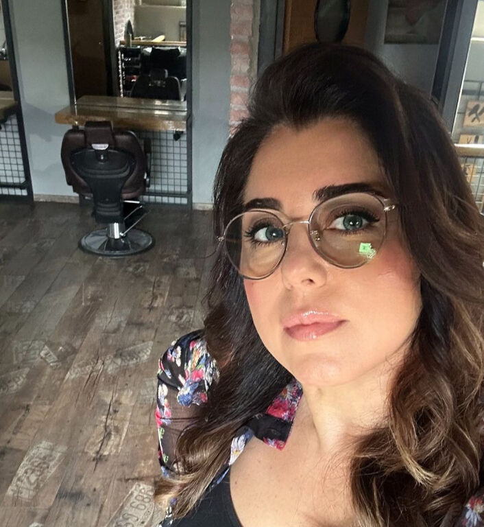 Ülkeyi terk edip İsviçre'ye yerleşmişti! Şimdilerde köy hayatı yaşayan Seher Dilovan son halini paylaştı Ülkeyi terk edip İsviçre'ye yerleşmişti! Şimdilerde köy hayatı yaşayan Seher Dilovan son halini paylaştı - 2. Resim