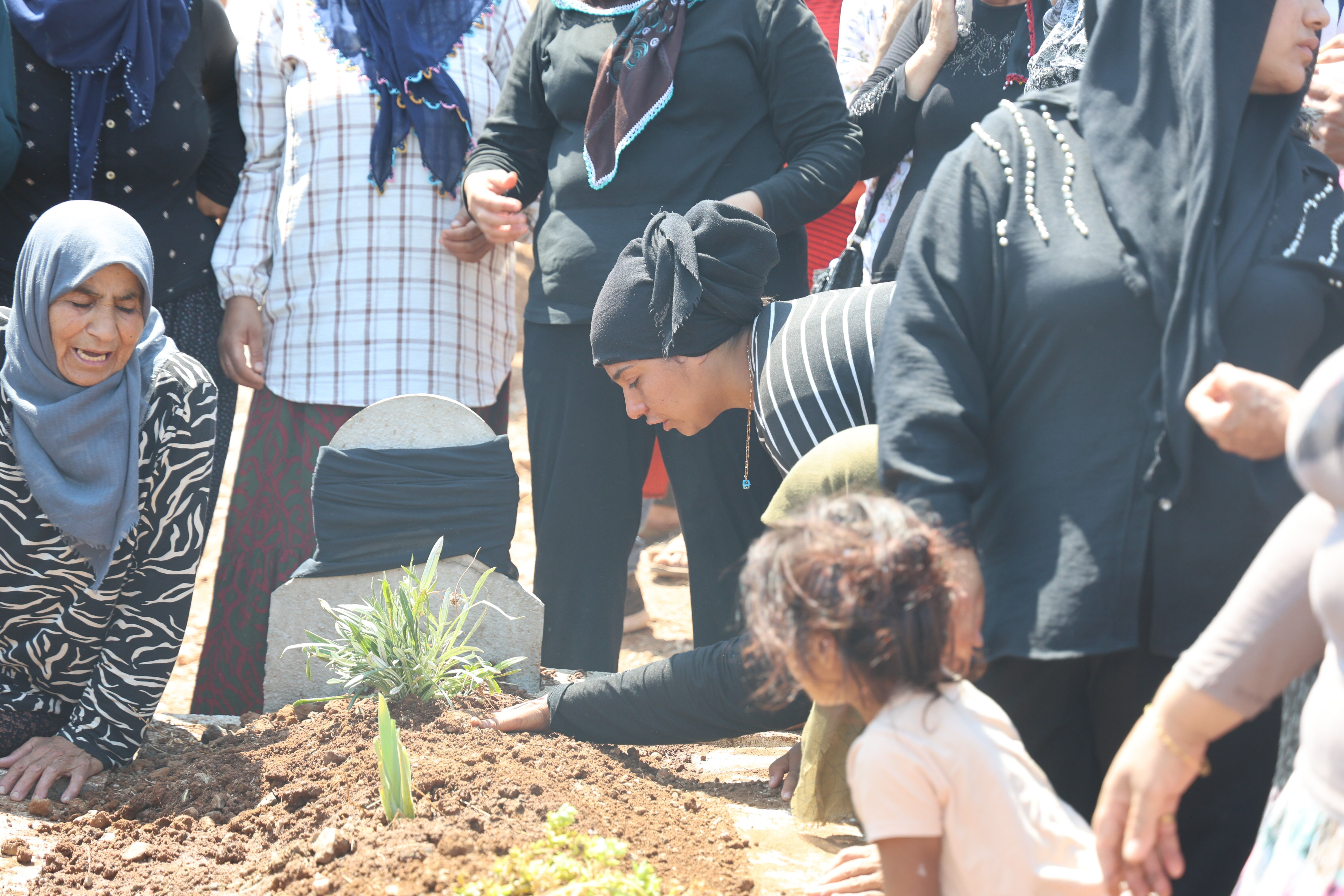 Depremden kaçan Hüsne Topal eski eşi tarafından öldürüldü - 2. Resim