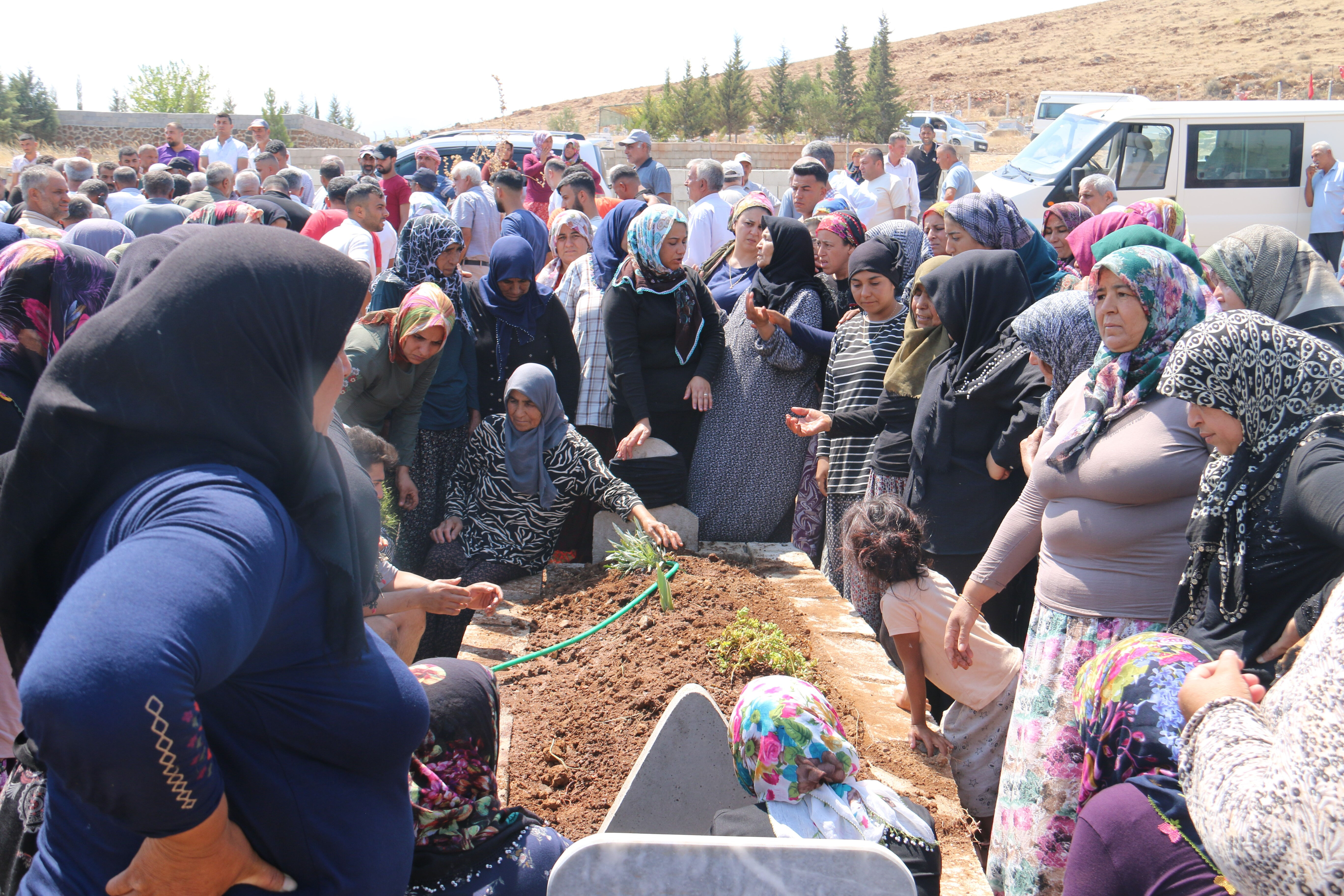 Depremden kaçan Hüsne Topal eski eşi tarafından öldürüldü - 3. Resim
