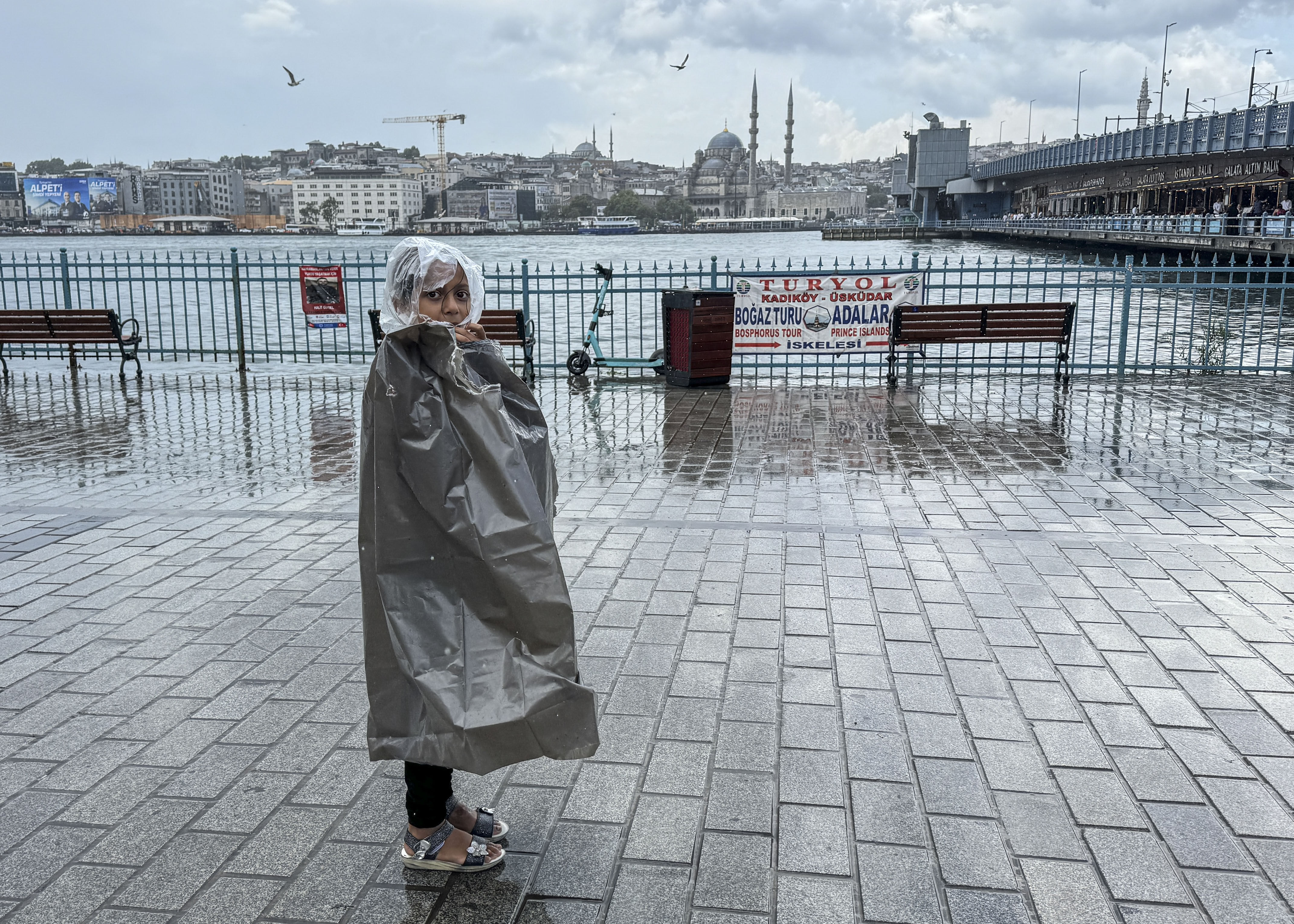 İstanbullular dikkat! AKOM sağanak yağış için saat güncelledi İstanbullular dikkat! AKOM saat güncelledi - 3. Resim