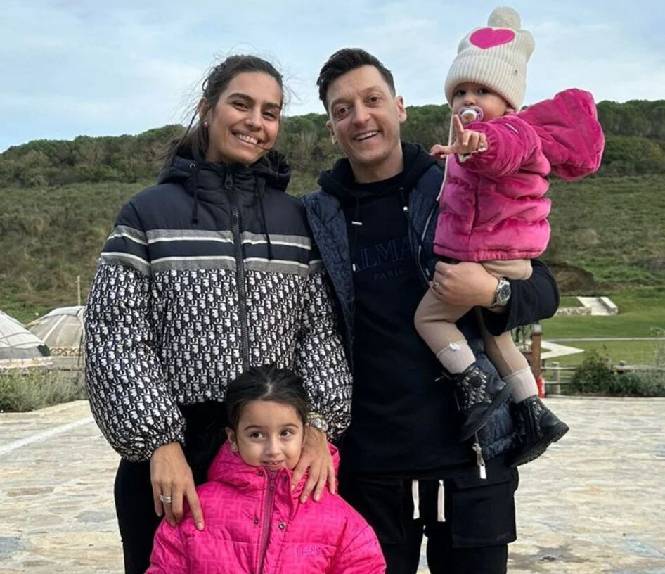 Mesut Özil bu kez çocuklar için kolları sıvadı! Hedefinde köy okulları var Mesut Özil bu kez çocuklar için kolları sıvadı! Hedefinde köy okulları var - 1. Resim