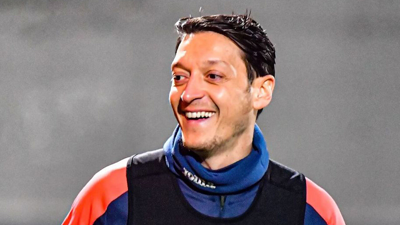 Mesut Özil bu kez çocuklar için kolları sıvadı! Hedefinde köy okulları var Mesut Özil bu kez çocuklar için kolları sıvadı! Hedefinde köy okulları var - 2. Resim