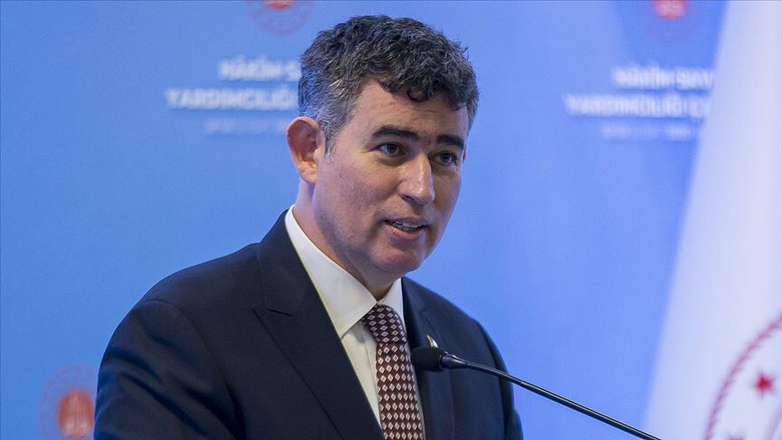 Prag Büyükelçisi olan Metin Feyzioğlu, eski Türkiye Barolar Birliği başkanı - 1. Resim