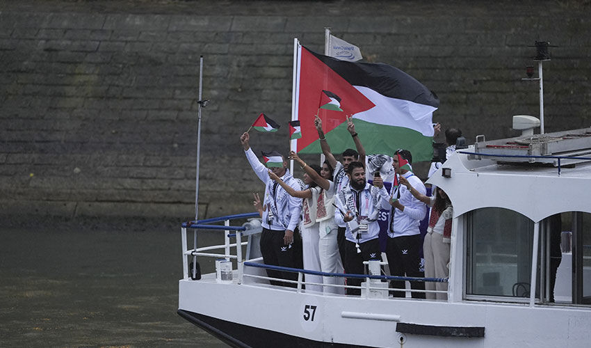 Savaşın gölgesinde madalya mücadelesi! Filistinli boksörün İsrail'in Gazze saldırıları temalı gömleği dikkat çekti Savaşın gölgesinde madalya mücadelesi! Filistinli boksörün İsrail'in Gazze saldırıları temalı gömleği dikkat çekti - 1. Resim