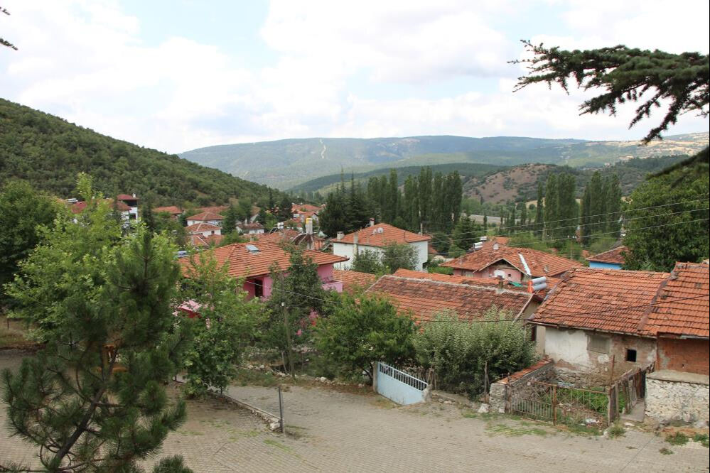 Amasya'nın Yeşil&ouml;z k&ouml;y&uuml;ndeki minikler sıkıldıkları i&ccedil;in park istedi, yardımlarına Bakan Murat Kurum koştu - 3. Resim