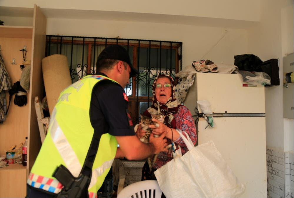 Antalya, Gaziantep, Kahramanmaraş, İzmir ve Yalova'da alevler yükseldi! Çok sayıda ekip olay yerinde - 3. Resim