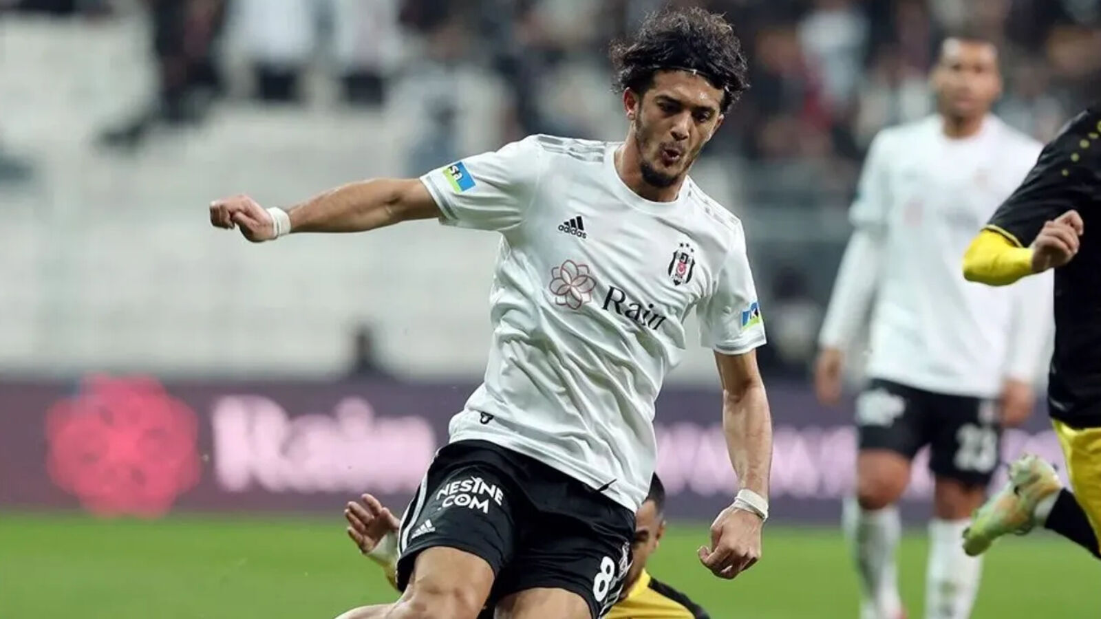 Beşiktaş'tan ayrılması beklenen Tayfur Bingöl, Eyüpspor'un yolunu tutuyor - 1. Resim