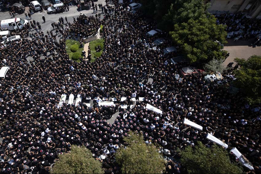 Binlerce kişi Mecdel Şems beldesindeki saldırıda ölenlere ağladı - 4. Resim