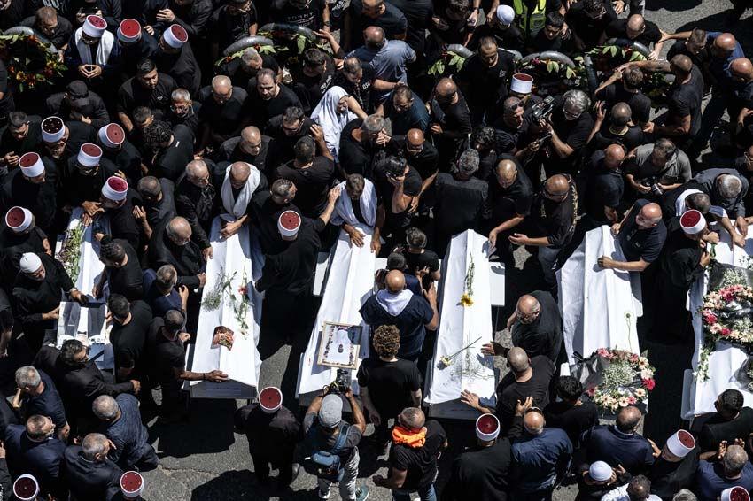 Binlerce kişi Mecdel Şems beldesindeki saldırıda ölenlere ağladı - 9. Resim