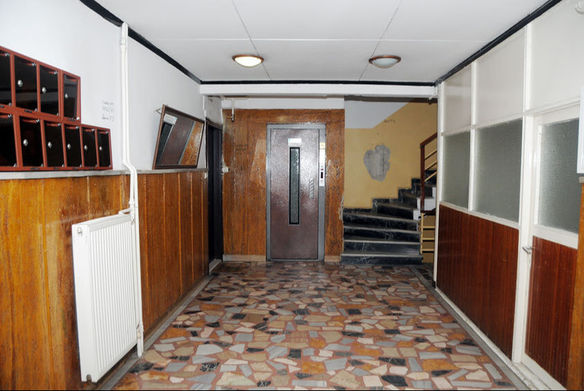 'Bizimkiler'in binasında komşular birbirine girdi: Cemil'in ev sahibi isyan etti 'Bizimkiler'in binasında komşular birbirine girdi: Cemil'in ev sahibi isyan etti - 4. Resim