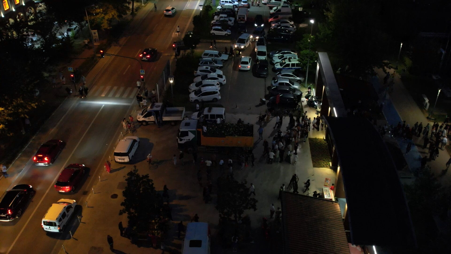 Bursa'da tonlarca kavun ve karpuz 17 ilçeye ücretsiz dağıtıldı - 1. Resim