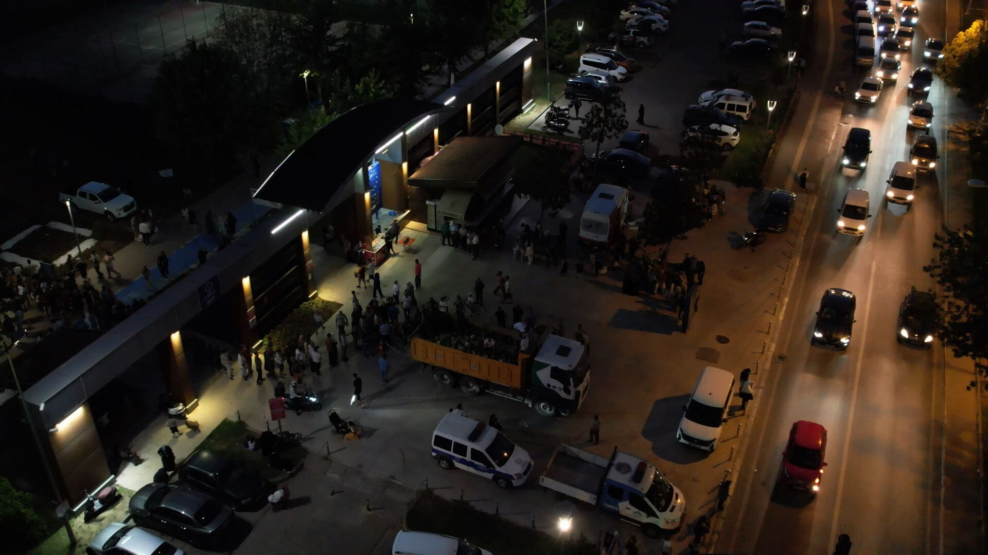 Bursa'da tonlarca kavun ve karpuz 17 ilçeye ücretsiz dağıtıldı - 2. Resim