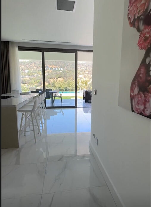 Ceylan Bodrum'daki l&uuml;ks villasını paylaştı! Evin manzarası dudak u&ccedil;uklattı - 1. Resim