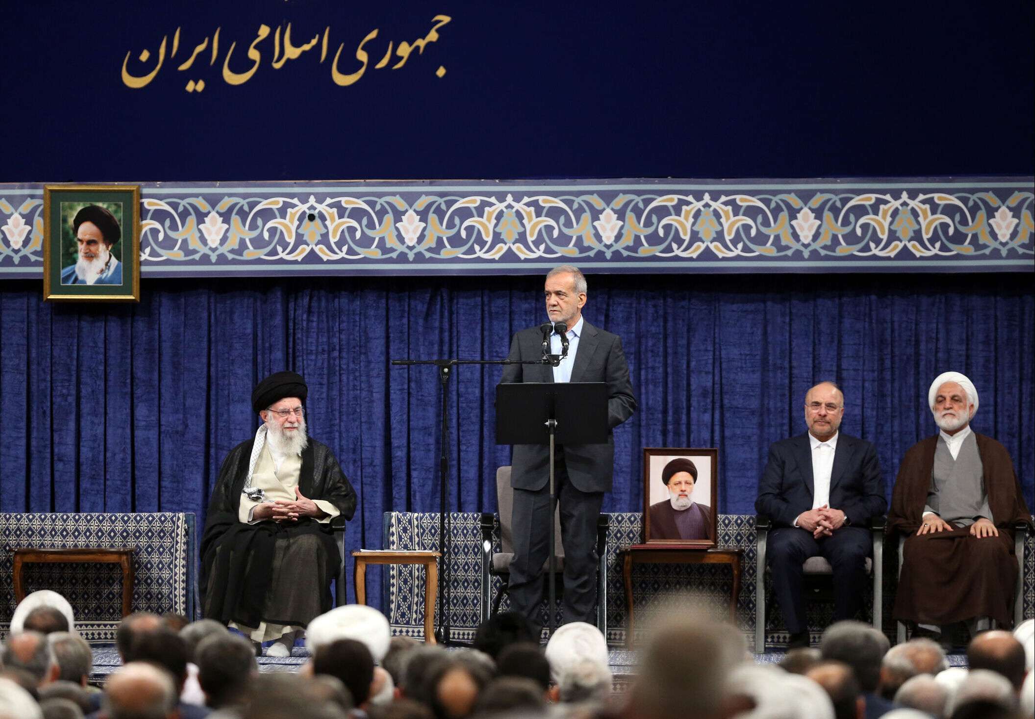 İran'da yeni dönem resmen başladı: Mesud Pezeşkiyan cumhurbaşkanlığı koltuğunda İran'da yeni dönem resmen başladı: Mesud Pezeşkiyan cumhurbaşkanlığı koltuğunda - 4. Resim