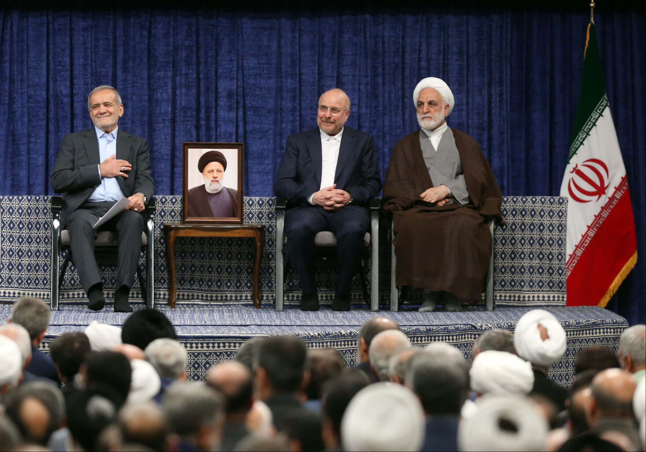 İran'da yeni dönem resmen başladı: Mesud Pezeşkiyan cumhurbaşkanlığı koltuğunda İran'da yeni dönem resmen başladı: Mesud Pezeşkiyan cumhurbaşkanlığı koltuğunda - 5. Resim