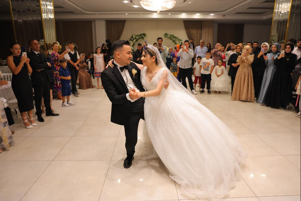 Kahramanmaraş merkezli 6 Şubat depremlerinde enkaz altından 3 gün sonra kurtarılan Tuğçe Kalmış dünya evine girdi - 1. Resim