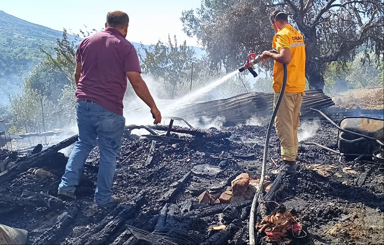 Adana Kozan'da orman yangını! Birçok ev tahliye edildi, ekipler olay yerinde - 2. Resim