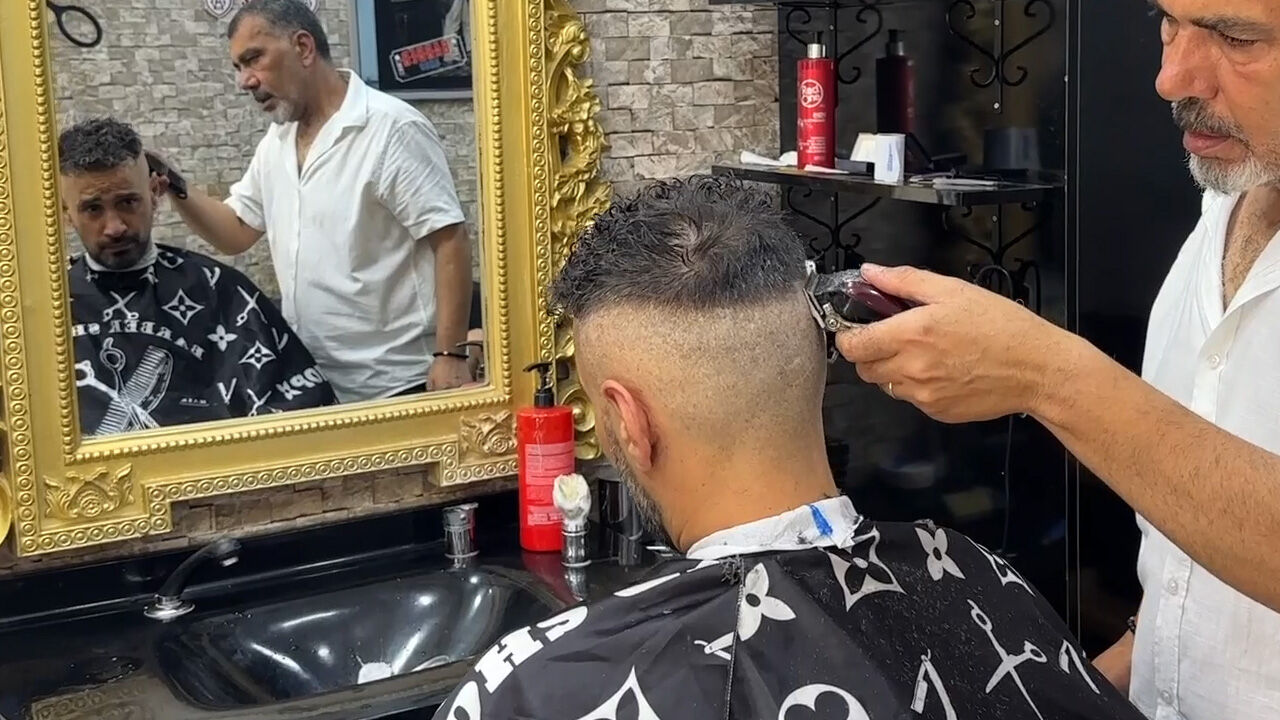 Alaçatı'da 'tıraş ücreti' tartışması sürüyor... Berberler Odası başkanı isyan etti - 1. Resim
