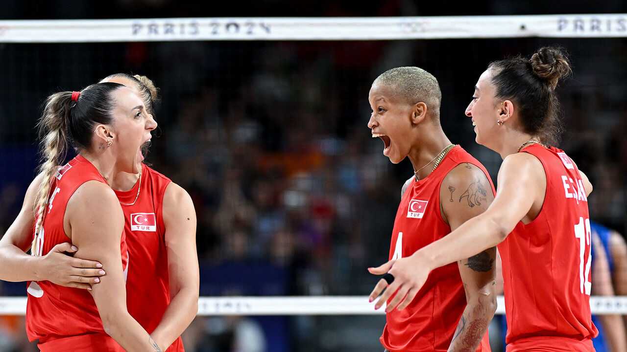 Filenin Sultanları Hollanda'yı 2-0'dan geri gelip yendi! Paris'te müthiş galibiyet Filenin Sultanları Hollanda'yı 2-0'dan geri gelip yendi! Paris'te müthiş galibiyet - 1. Resim