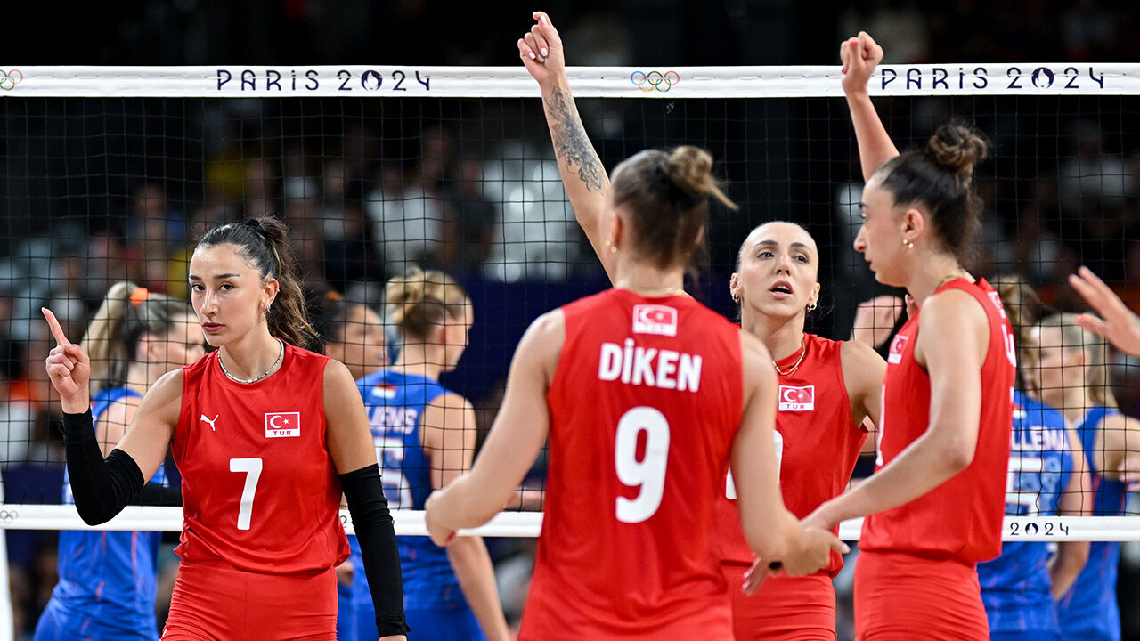 Filenin Sultanları Hollanda'yı 2-0'dan geri gelip yendi! Paris'te müthiş galibiyet Filenin Sultanları Hollanda'yı 2-0'dan geri gelip yendi! Paris'te müthiş galibiyet - 2. Resim
