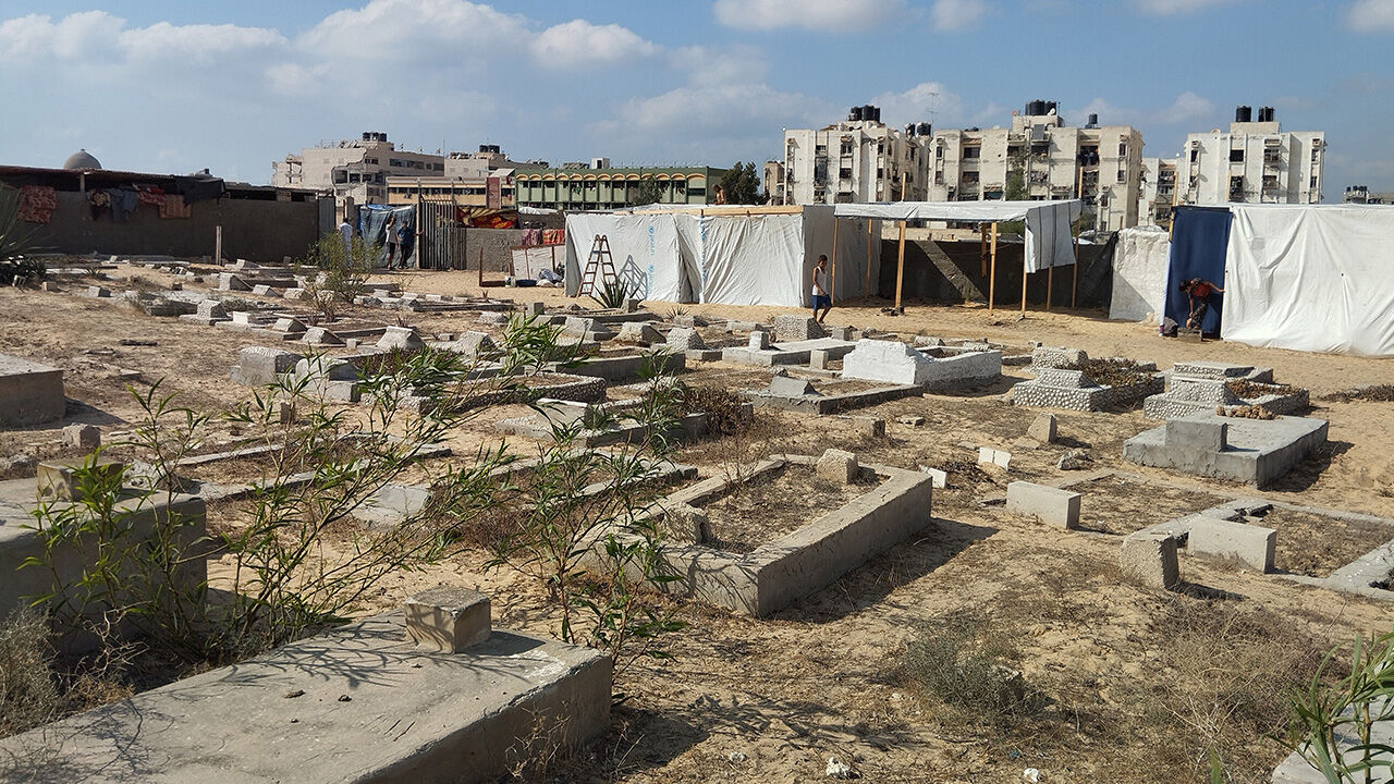 Gidecek yerleri kalmadı! Mezarlıklar, Filistinlilerin sığınağı oldu - 1. Resim