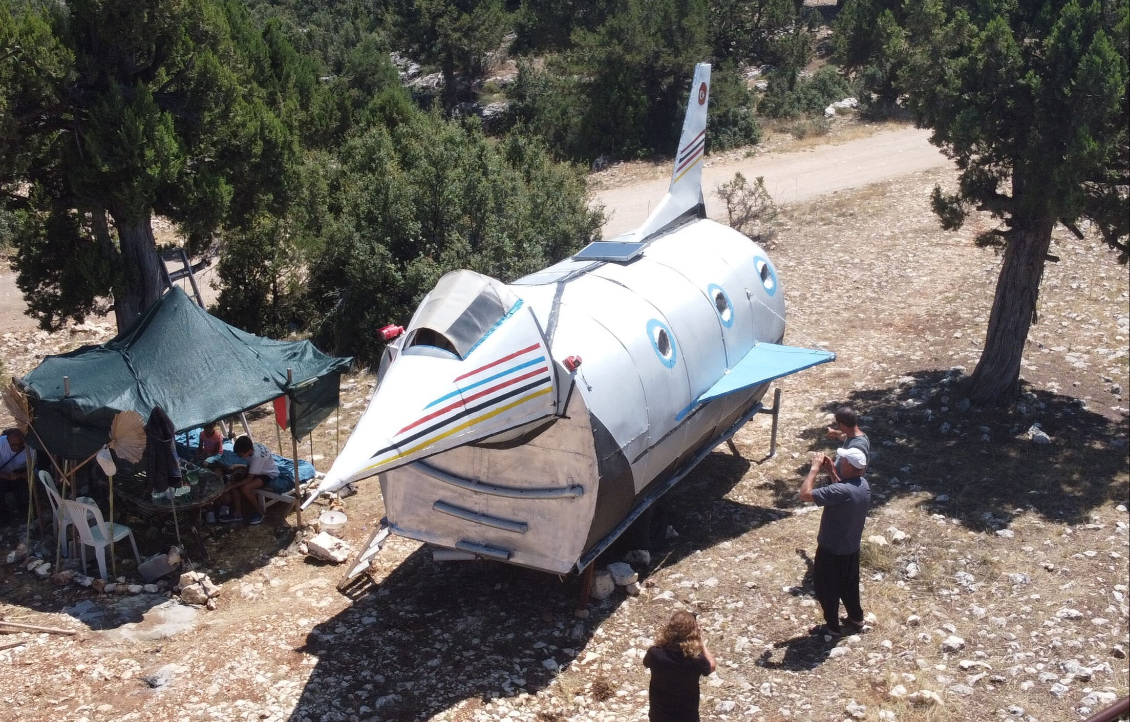 Görenler şaşkına dönüyor! Mersin'in Erdemli ilçesinde F-16 görünümlü yayla evi - 2. Resim