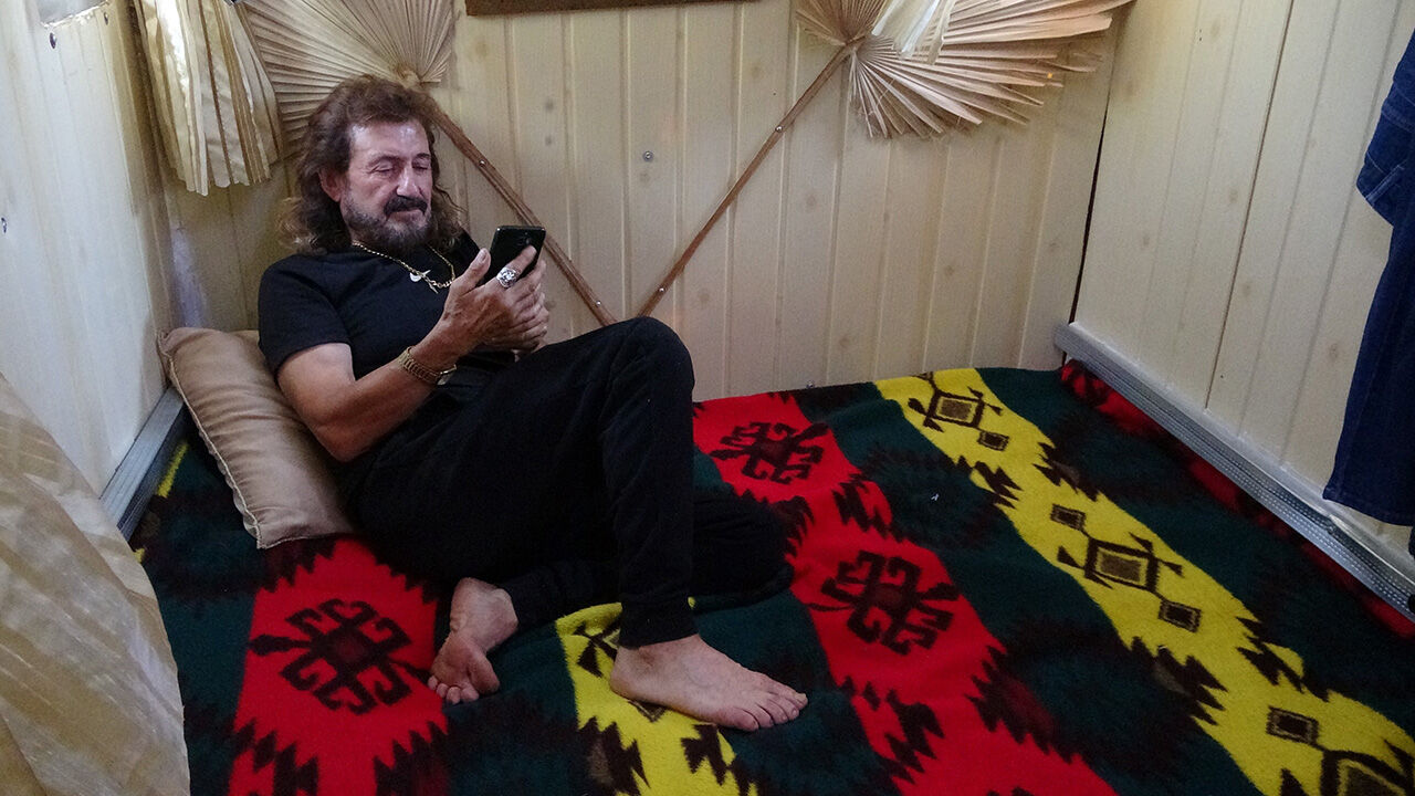 Görenler şaşkına dönüyor! Mersin'in Erdemli ilçesinde F-16 görünümlü yayla evi - 2. Resim