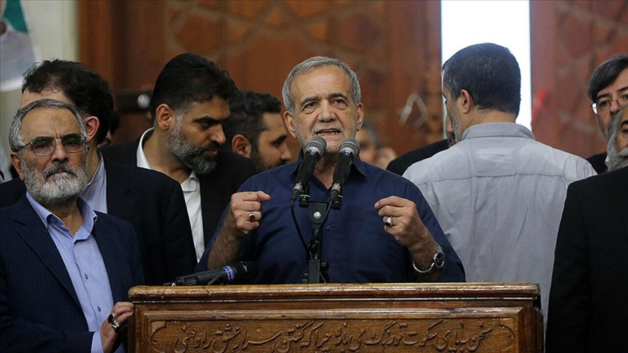 İsrail Hizbullah'ı tehdit etti, Pezeşkiyan Macron'u uyardı: Ağır sonuçlara yol açan büyük bir hata olur İsrail Hizbullah'ı tehdit etti, Pezeşkiyan Macron'u uyardı: Ağır sonuçlara yol açan büyük bir hata olur - 1. Resim