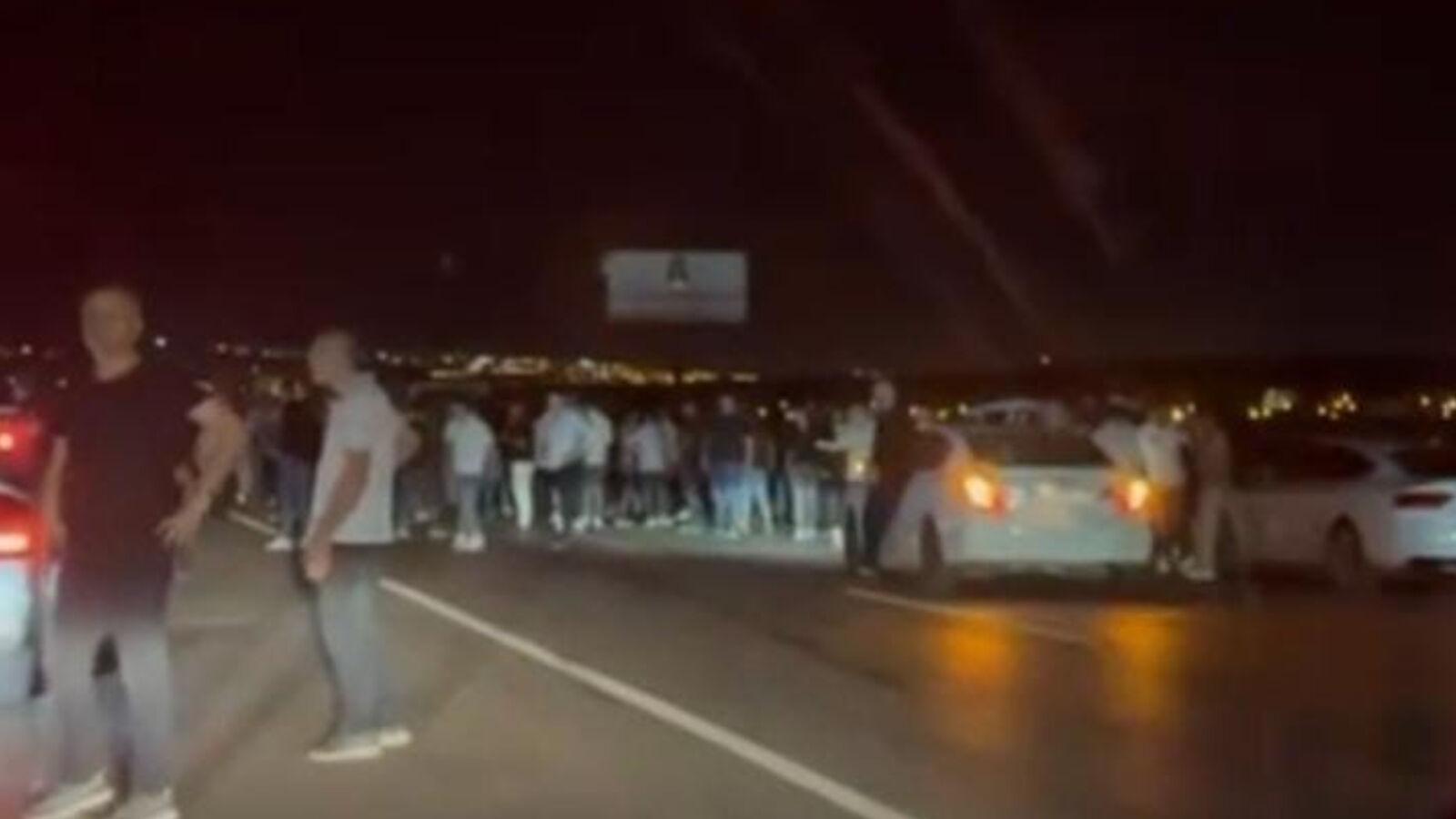 Kontrolden çıkan tır, düğün çıkışında dehşet saçtı! 1'i bebek 4 kişi hayatını kaybetti Kontrolden çıkan tır, düğün çıkışında dehşet saçtı! 1'i bebek 4 kişi hayatını kaybetti - 2. Resim