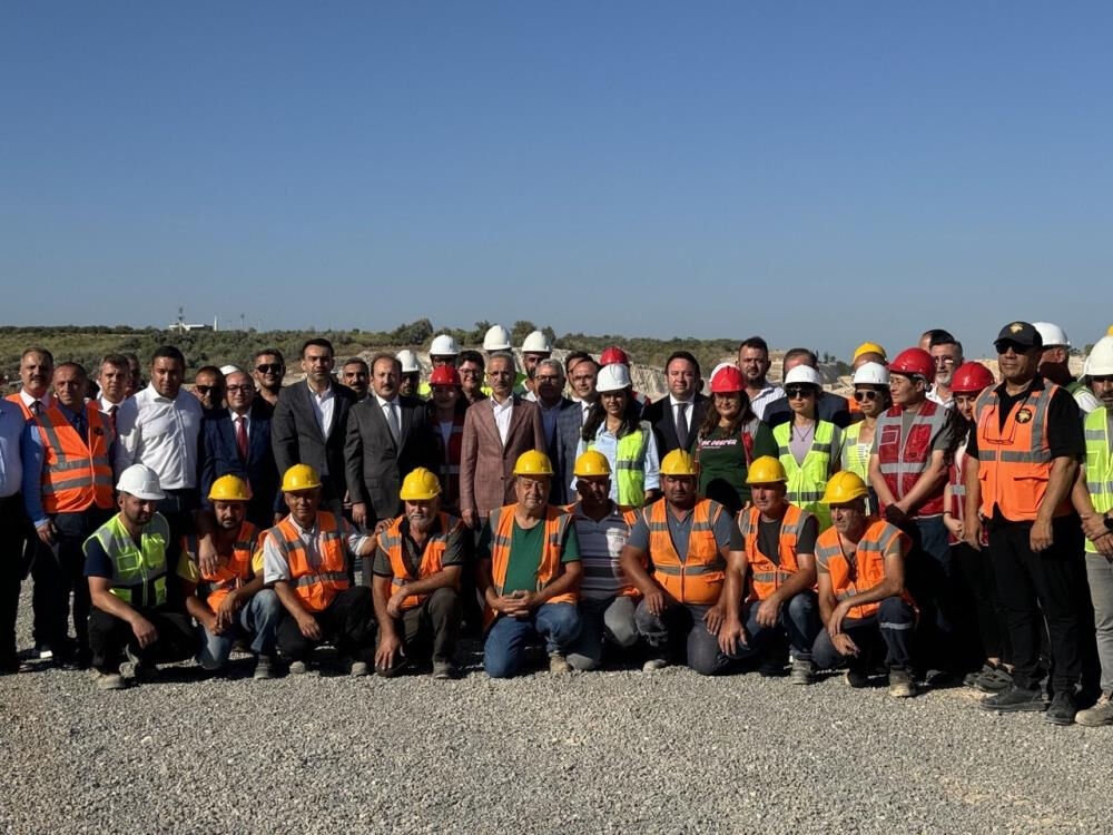 Mersin-Çeşmeli-Kızkalesi otoyolu iki buçuk saatlik trafiği 20 dakikaya indirecek - 1. Resim