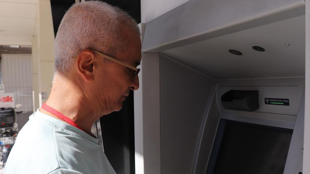 Oğluna para gönderirken desteyle para geldi! Neye uğradığını şaşırdı - 2. Resim