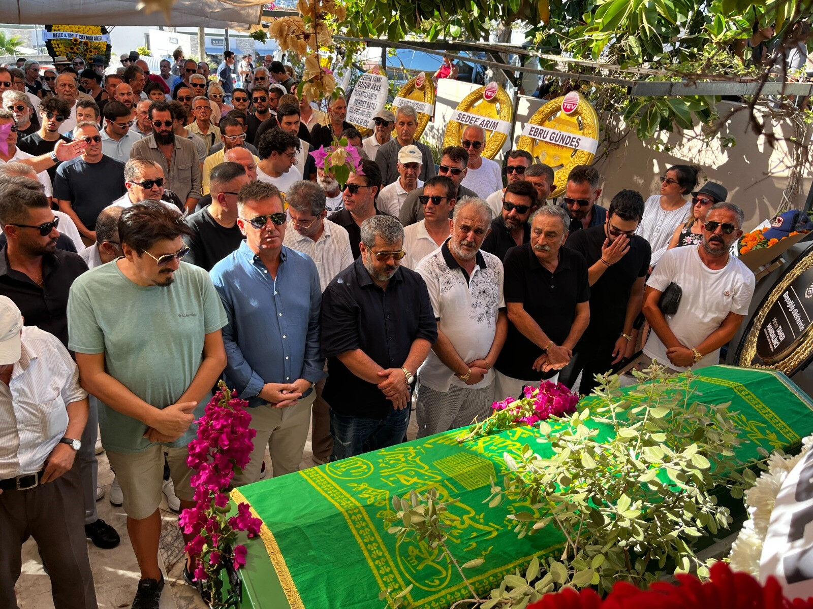 Oğlunu kaybeden Safiye Soyman'ın sözleri yürek yaktı! Oğlunu kaybeden Safiye Soyman'ın sözleri yürek yaktı! - 1. Resim